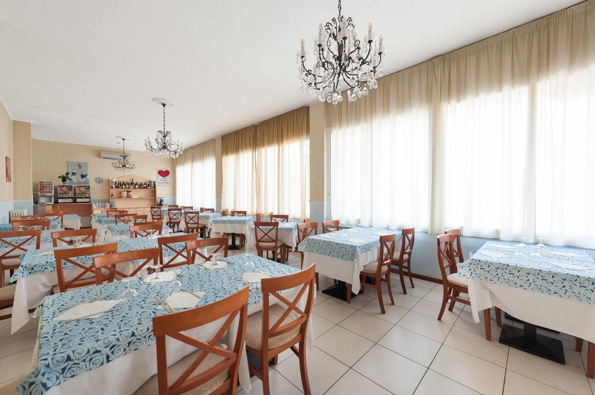 Regina Hotel e Ristorante Punta Marina Esterno foto
