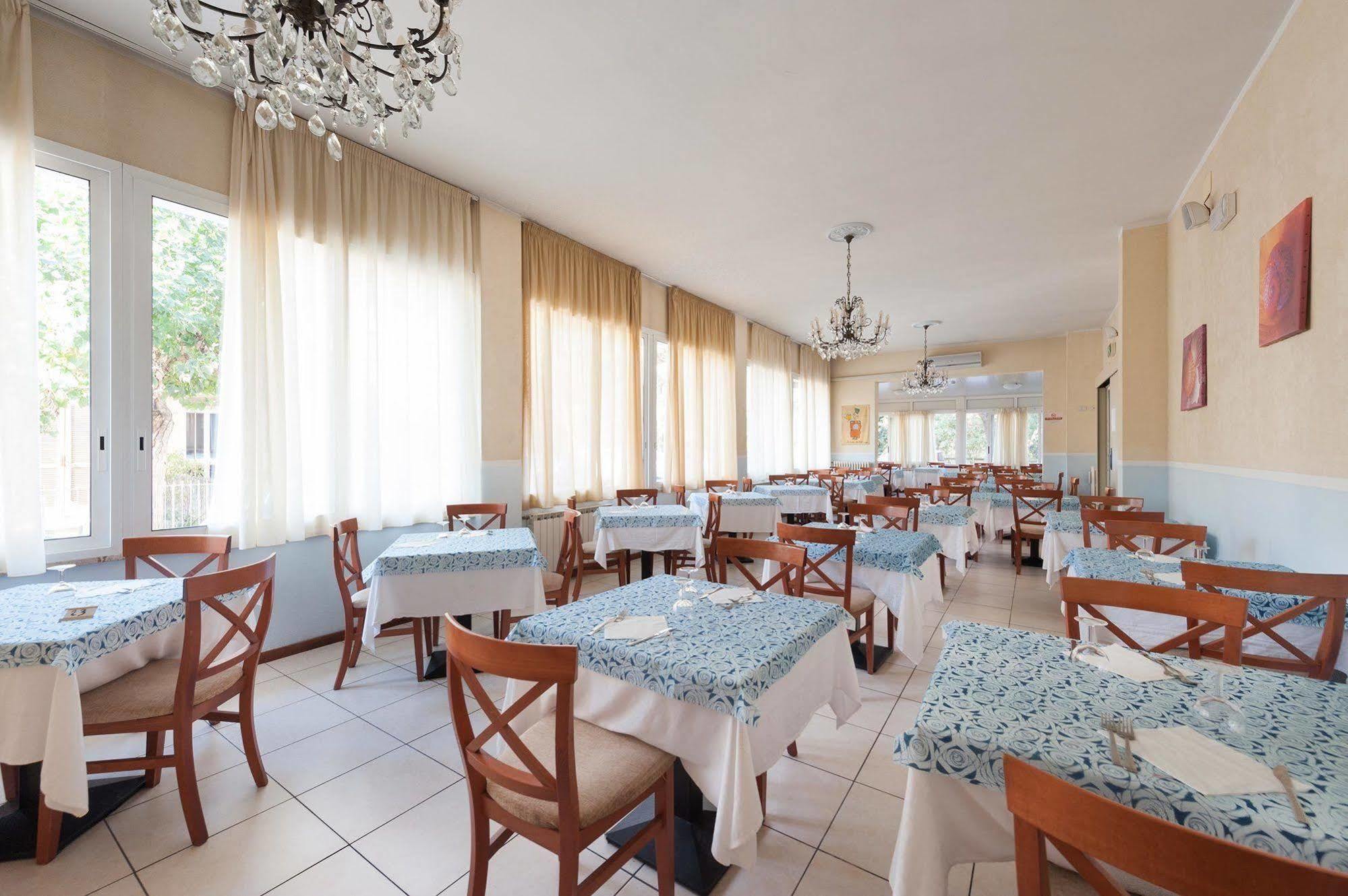 Regina Hotel e Ristorante Punta Marina Esterno foto