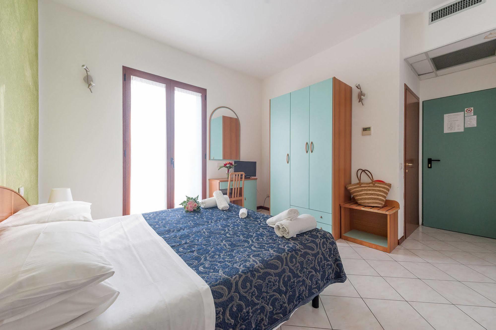 Regina Hotel e Ristorante Punta Marina Esterno foto